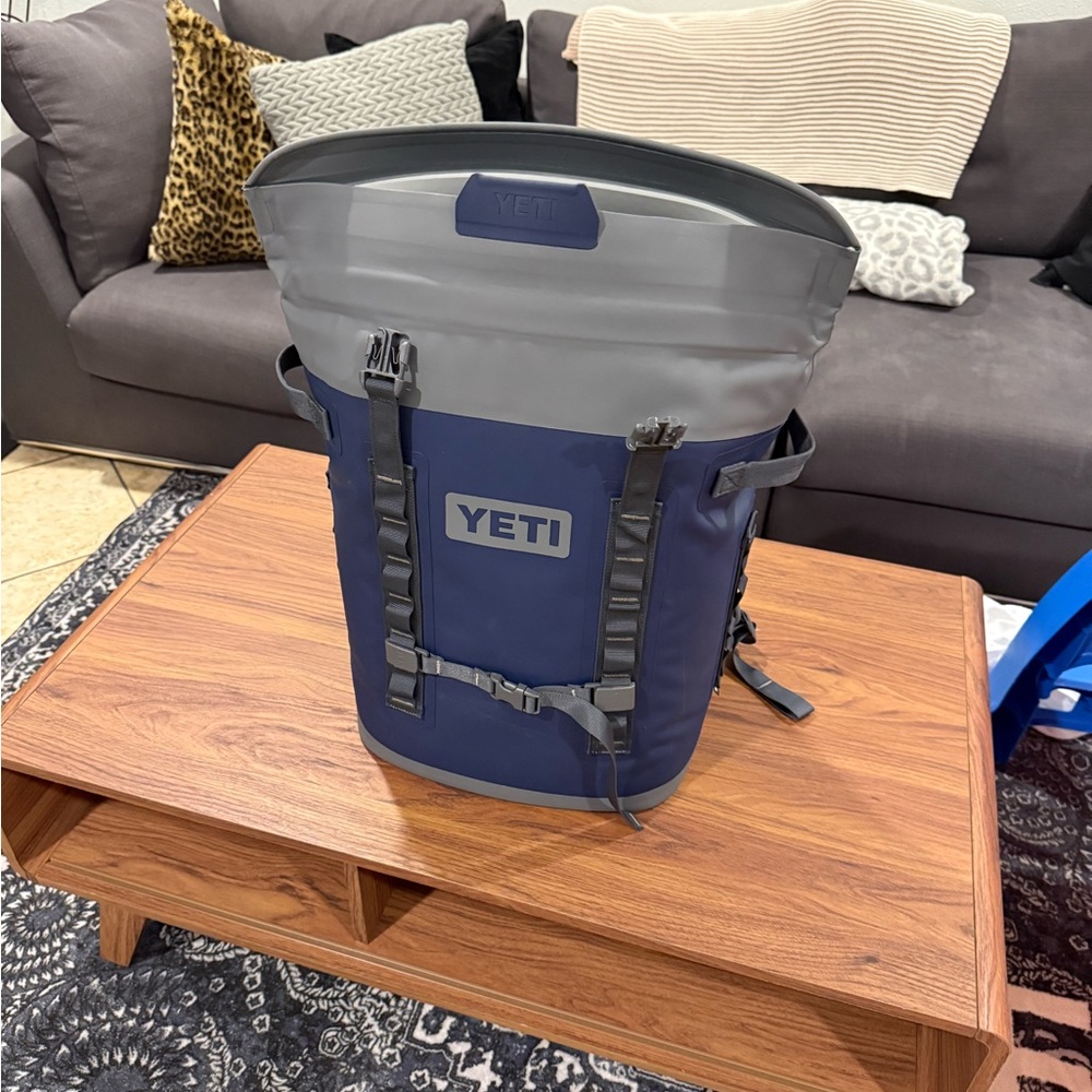 YETI Navy and Gray hopper 20 backpack cooler